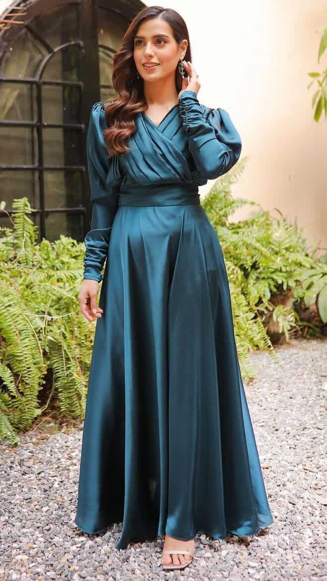 Too-hot-to-handle pics of Pakistani actress Iqra Aziz