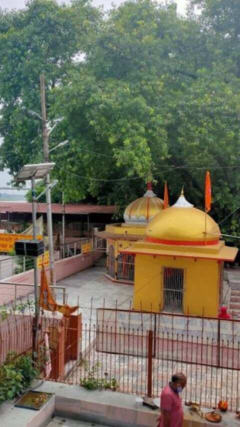 प्रयागराज उत्तर प्रदेश का एक ऐसा शहर है जहां पर कई सारे धार्मिक, ऐतिहासिक और पौराणिक स्थल मौजूद हैं.
