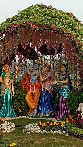 जो राधा-कृष्ण को समर्पित एक भक्ति मंदिर है. जिसका निर्माण जगद्गुरू कृपालु महराज ने करवाया था. 