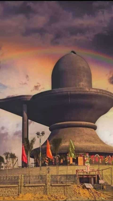 गोंडा के इस मंदिर में है एशिया का सबसे बड़ा शिवलिंग, शिवरात्रि पर उमड़ती है भीड़ 
