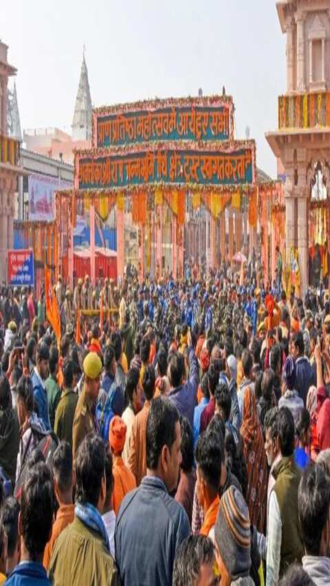 उत्तर प्रदेश में एक से बढ़कर पुराने मंदिर हैं. जहां पर भक्तों की भारी भीड़ देखी जाती है. 