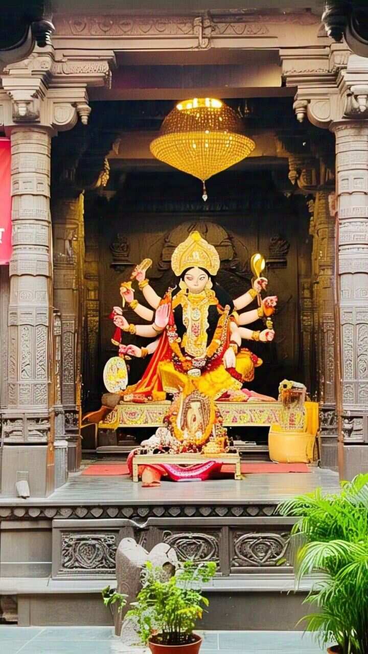 इन्हीं इतिहास और संस्कृति के साथ उत्तर प्रदेश के कई ऐसे शहर हैं जो अपने धार्मिक स्थलों के लिए दूर-दूर तक प्रसिद्ध हैं.
