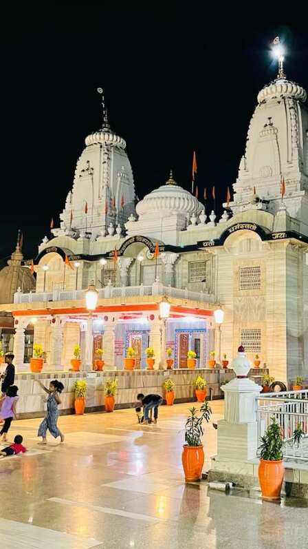 गोरखपुर उत्तर प्रदेश का एक ऐसा शहर है जो वर्षों से धार्मिक और ऐतिहासिक स्थलों के लिए प्रसिद्ध है.