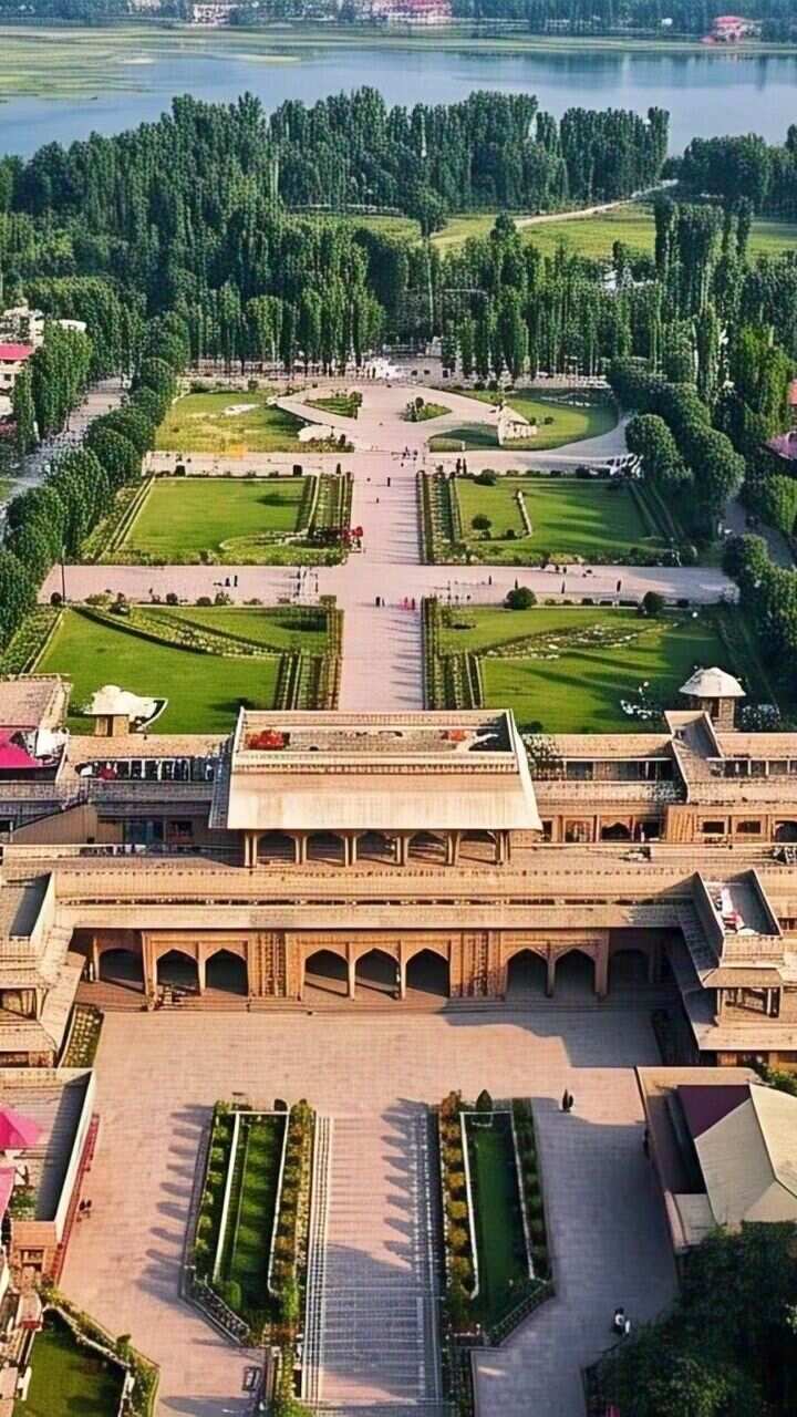 लेकिन क्या आपको पता है कि पहलगाम हमले के बाद जम्मू कश्मीर सरकार ने एक बड़ा फैसला लिया है. 