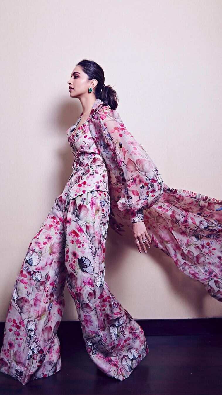 5 Vibrant Looks of Deepika Padukone to Elevate Your Navratri Wardrobe