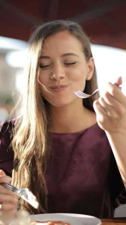 5 Health Benefits of Eating Slowly
