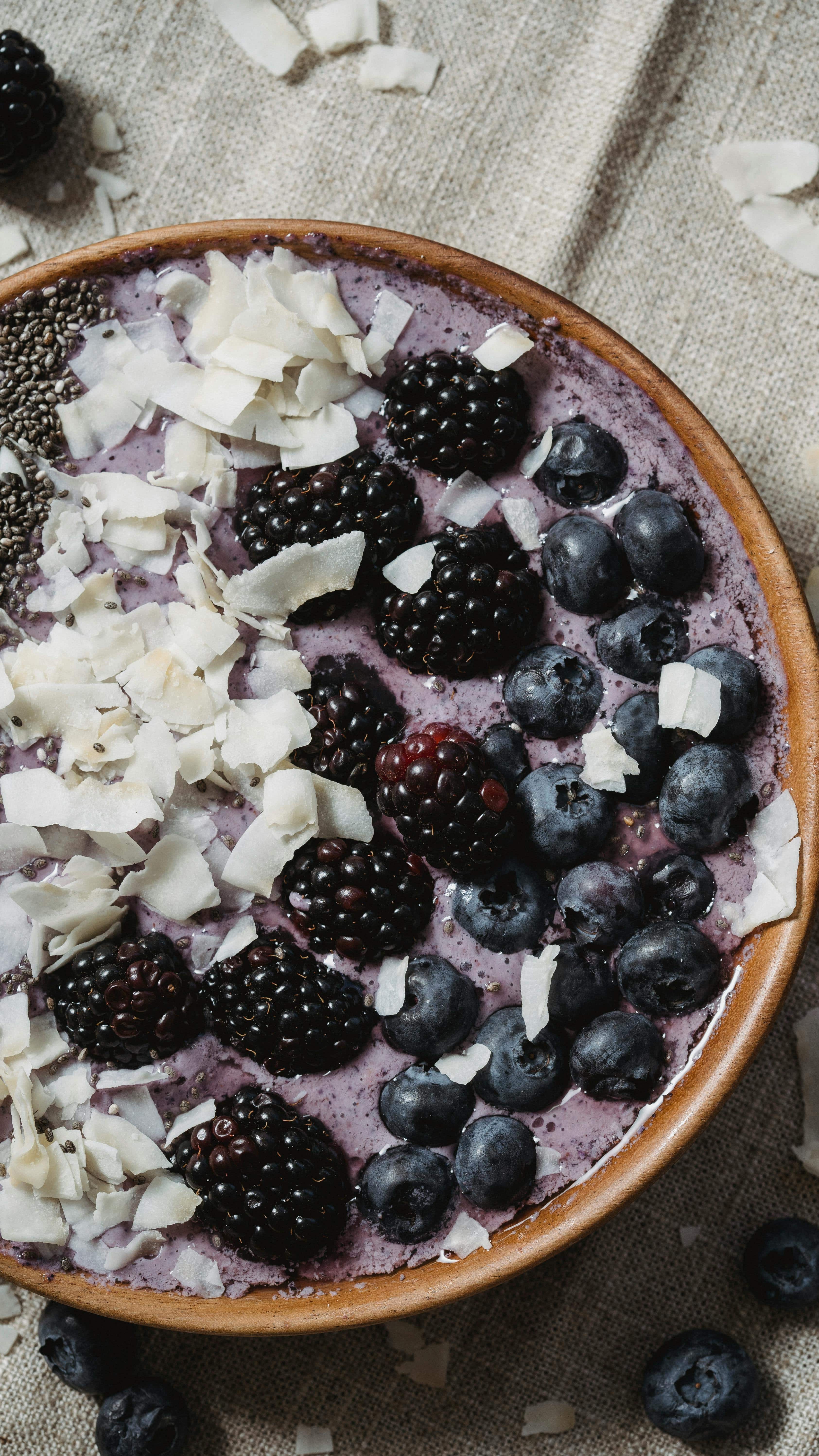 5-Minute Breakfast Berry Smoothie Bowl Recipe