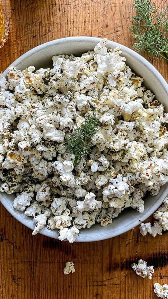 Easy Homemade Dill Pickle Popcorn Recipe