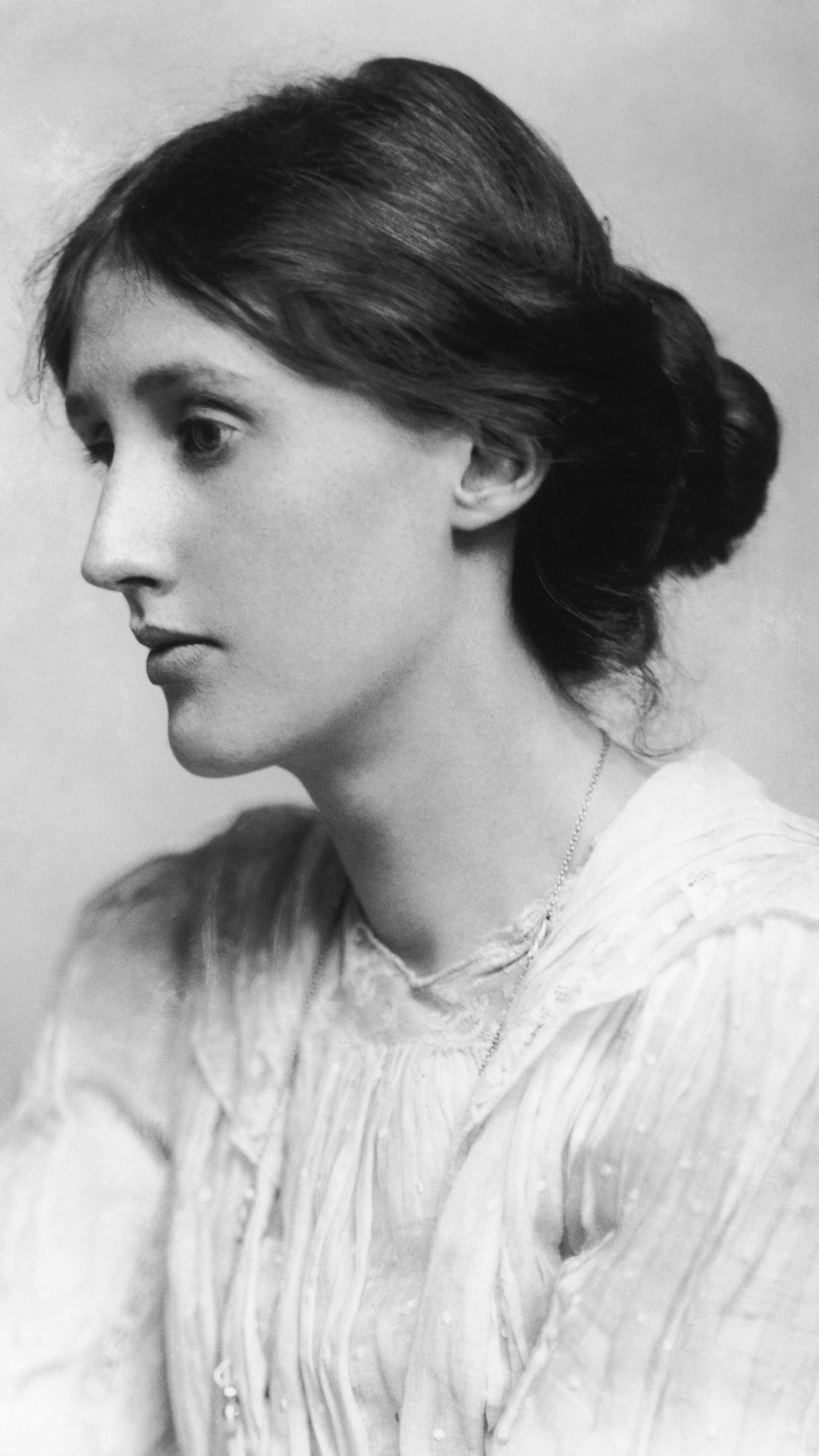 7 Profound Quotes by Virginia Woolf on Writing and Feminism