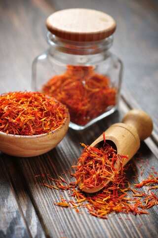 6 Benefits of Drinking Saffron (Kesar) Water