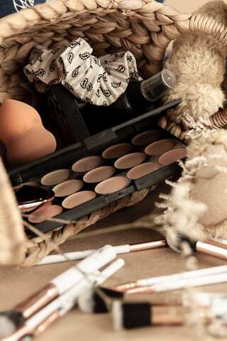 7 Tips to Build a Minimalist Makeup Collection