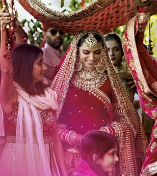 6 Actresses Who Chose Red For Their Wedding Day
