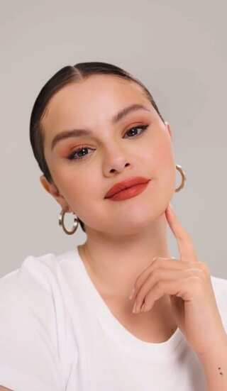 Selena Gomez’s Skin Care Routine 

