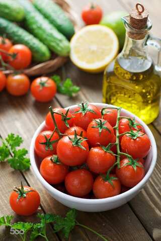6 Skin Benefits of Applying Tomatoes to Your Face 
