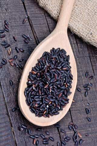 7 Black Foods to Include in Your Diet



