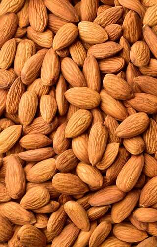 Side Effects of Eating Too Many Almonds

