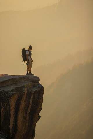 8 Essential Items For First-Time Hikers