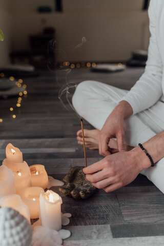 8 Ways to Detach Yourself From Material Possessions