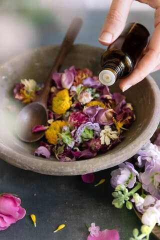6 Creative Ways to Use Dried Flowers 



