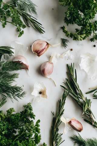 5 Easy Ways to Peel a Garlic Clove