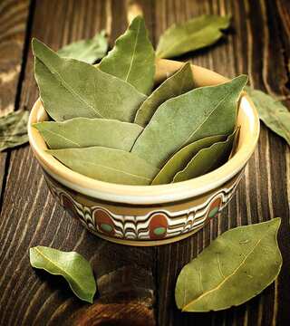 5 Health Benefits of Bay Leaves (Tej Patta) 
