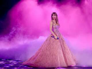 Taylor Swift Songs That Topped The Billboard Charts
