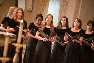 5 Famous Christmas Carols And Hymns You Can Sing This Holiday Season 