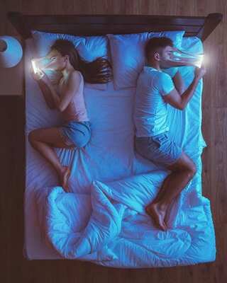 6 Tips to Stop Scrolling Phone All Night

