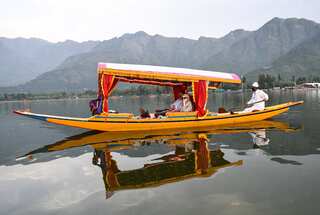G20 Delegates Enjoy Shikara Ride at Srinagar's Dal Lake 