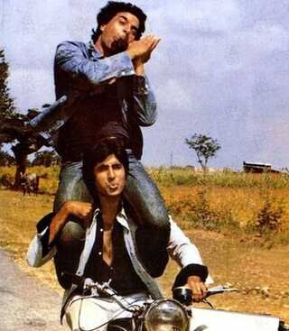 10 Timeless Bollywood Songs to Listen to on a Drive