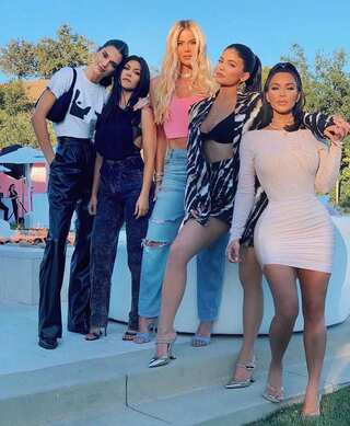 AI Reimagines the Kardashian-Jenner Sisters as Plus-size Models