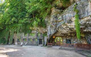 Stay in a Cave House During Your Next Trip to the US; Here’s How