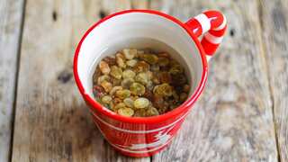7 Amazing Health Benefits of Soaked Raisins You Must Know 