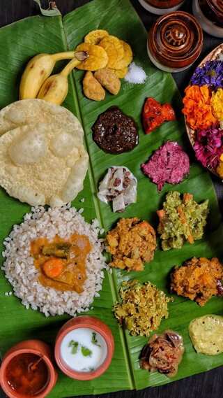 What Does 
A Traditional Onam Sadhya Consists of?