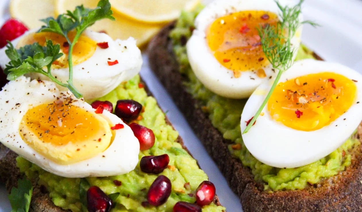 6 Superfoods that Contain More Protein than Eggs