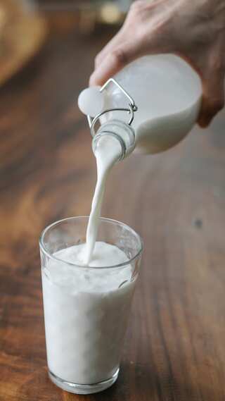 7 Downsides of Consuming Buttermilk At Night 