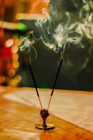 6 Potential Side Effects of Burning Incense Sticks 