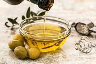 7 Hot Oil Blends to Tackle Hair Fall
