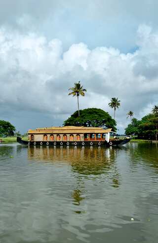 Kerala’s Top 5 Backwaters for a Serene Escape 
