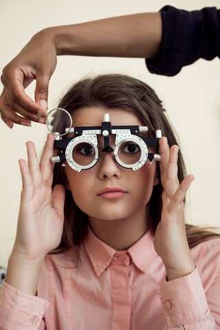 6 Habits That Damage Your Eye Sight 
