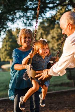 5 Valuable Lessons Kids Can Learn from Elderly Family Members
