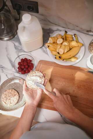 How to Make Wholegrain Brown Rice Cakes at Home
