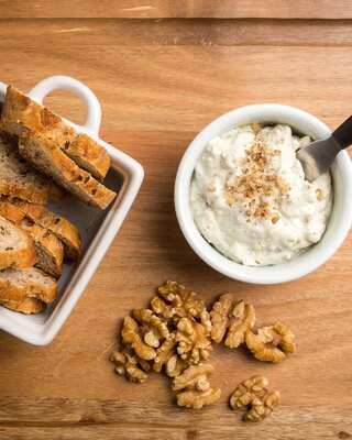 Easy Steps to Make Kashmiri Walnut Chutney
