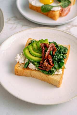 Indian-style Creamy Spinach Toast: 5 Easy Steps