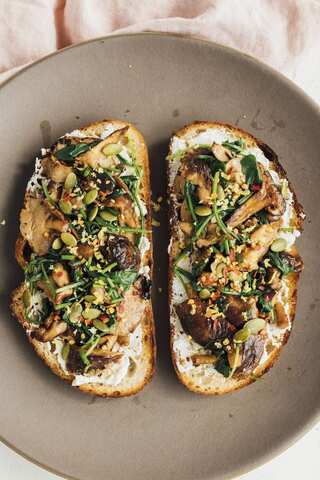 How To Make Healthy Mushroom Toasts