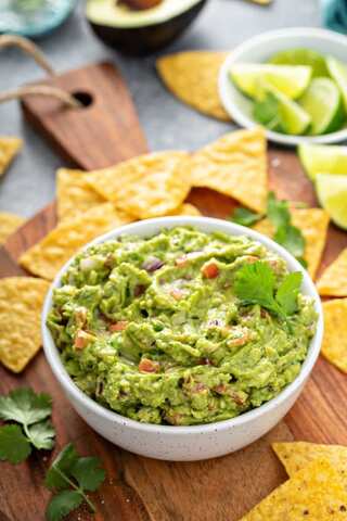Make Spicy Guacamole in 5 Easy Steps
