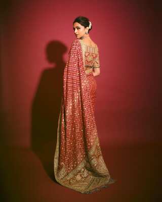 5 Vibrant Looks of Deepika Padukone to Elevate Your Navratri Wardrobe