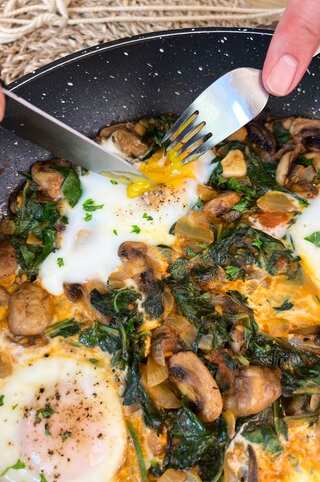 One-Pan Mushroom-Eggs Recipe