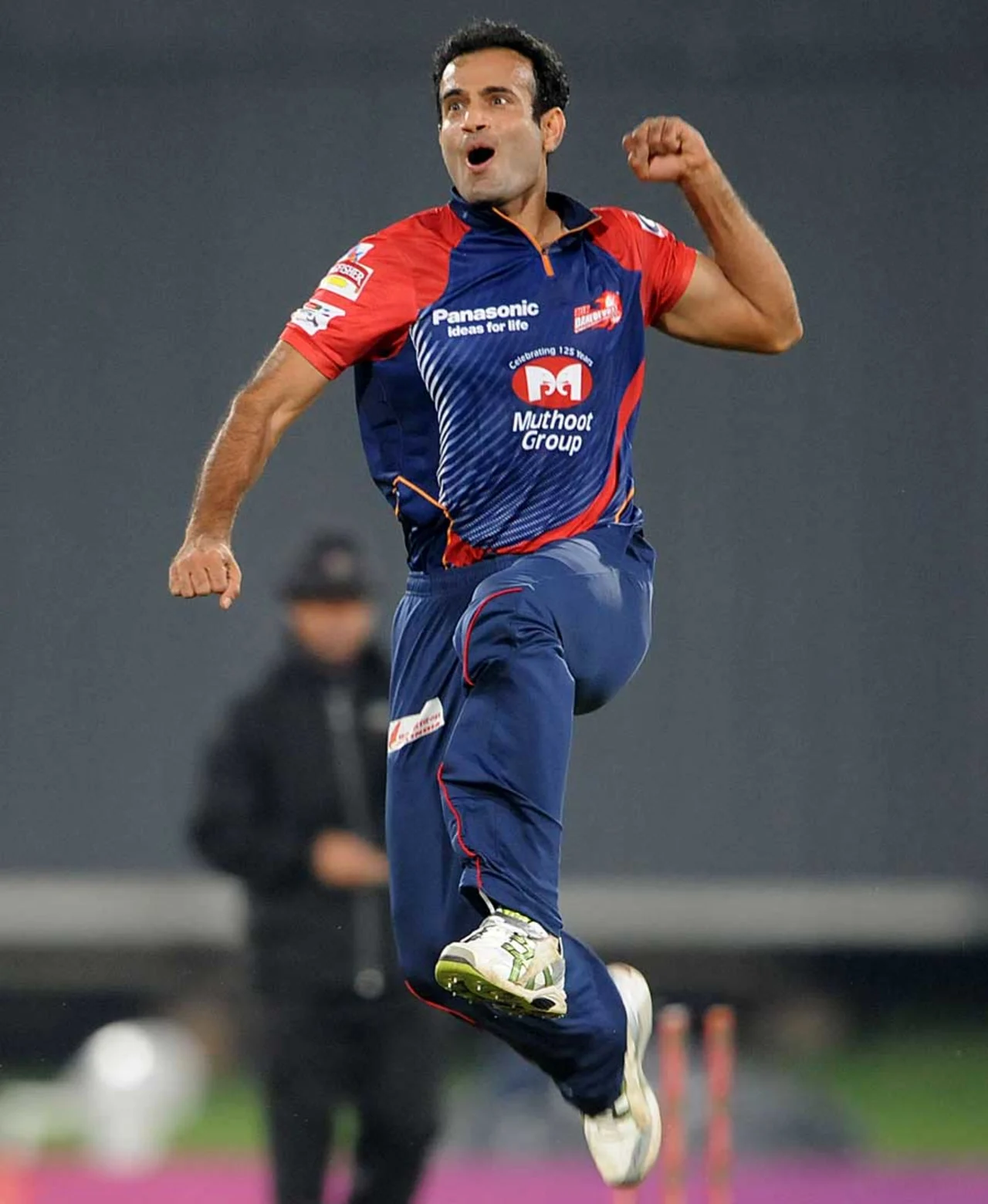 7 Bowlers MS Dhoni has Hit Most Sixes Against in IPL