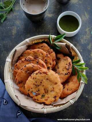 Quick and Easy Maddur Vada Recipe in Just 5 Steps